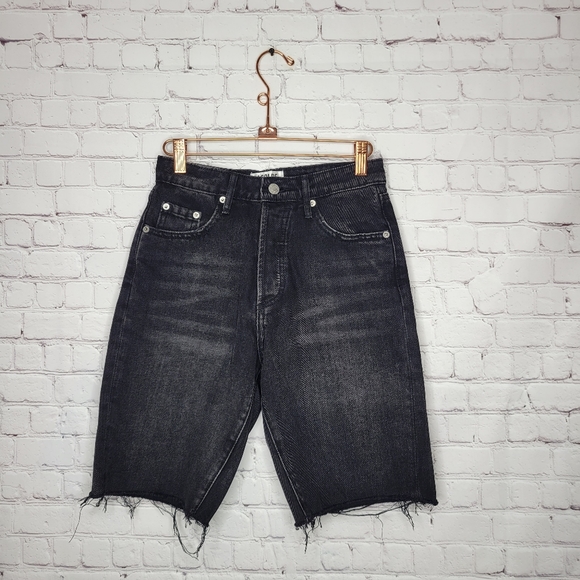 NWOT AGOLDE 90's Shorts - Black frayed hem High Waisted Size 25 - Picture 2 of 6